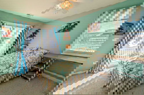 Foto 16 - Waves 'n Wooder by Avantstay Swimspa + Game Room, Walk to Beach