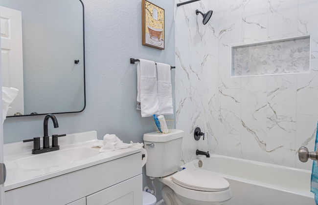 Comfort and Style 4br/3ba Near Riverwalk and Dtown - Photo 33