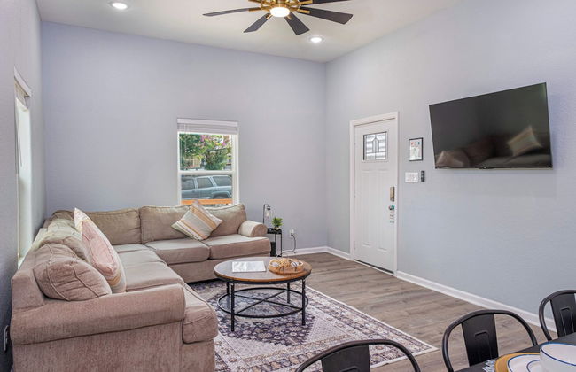 Comfort and Style 4br/3ba Near Riverwalk and Dtown - Photo 24