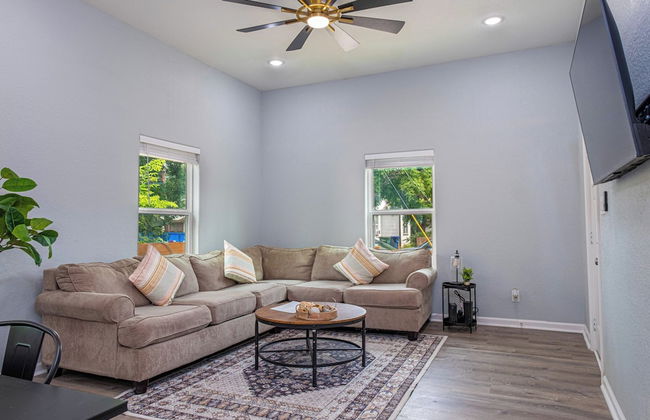 Comfort and Style 4br/3ba Near Riverwalk and Dtown - Photo 25
