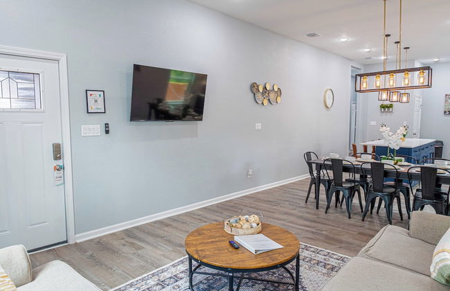 Comfort and Style 4br/3ba Near Riverwalk and Dtown - Photo 23