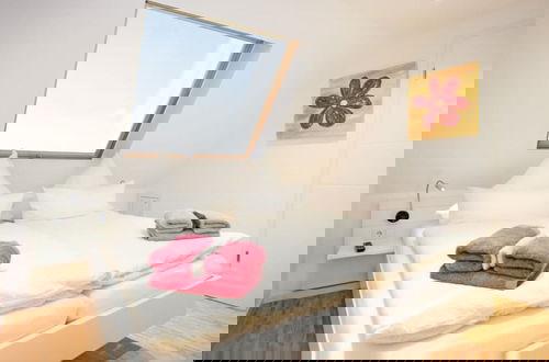 Photo 2 - 