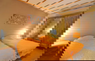 Foto 3 - Lovely House With Much Luxury and Comfort