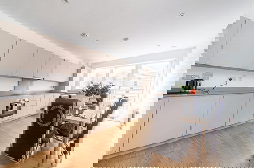 Foto 40 - Stunning 5 Bedroom Retreat London