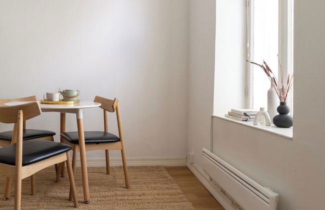 A bright wooden studio for four - Photo 4