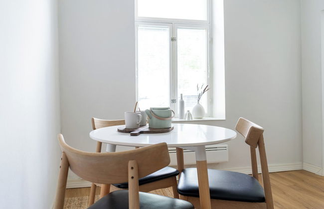 A bright wooden studio for four - Photo 9