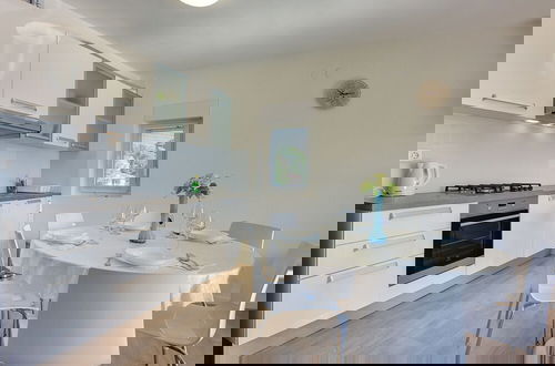 Foto 6 - Apartment With Balcony and sea View