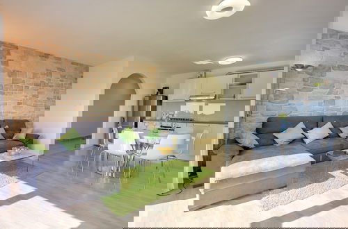 Foto 10 - Apartment With Balcony and sea View