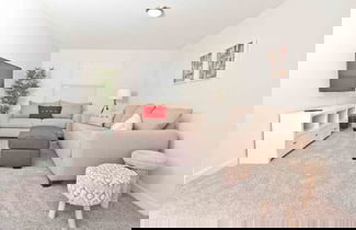 Foto 3 - Storey Lake Dream Home With Gorgeous Lake View! 6 Bedroom Home by RedAwning