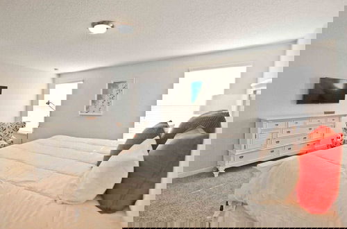Foto 13 - Storey Lake Dream Home With Gorgeous Lake View! 6 Bedroom Home by RedAwning