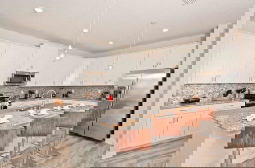 Foto 17 - Storey Lake Dream Home With Gorgeous Lake View! 6 Bedroom Home by RedAwning