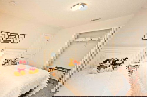 Foto 9 - Storey Lake Dream Home With Gorgeous Lake View! 6 Bedroom Home by RedAwning