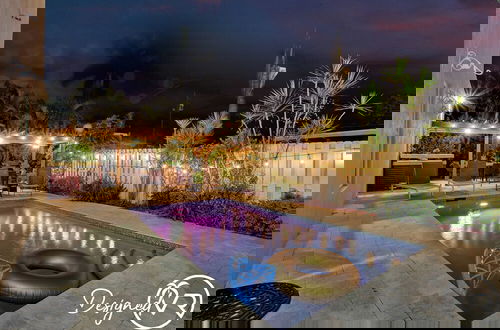 Foto 4 - Dream House 5 Bedroom w/ Amazing Heated Pool