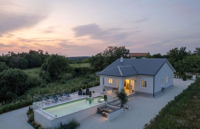 Modern Villa With Swimming Pool and Fenced Garden - Foto 36