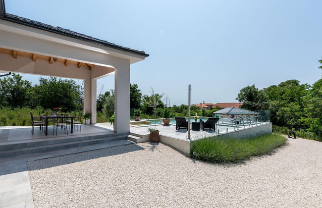 Modern Villa With Swimming Pool and Fenced Garden - Foto 37