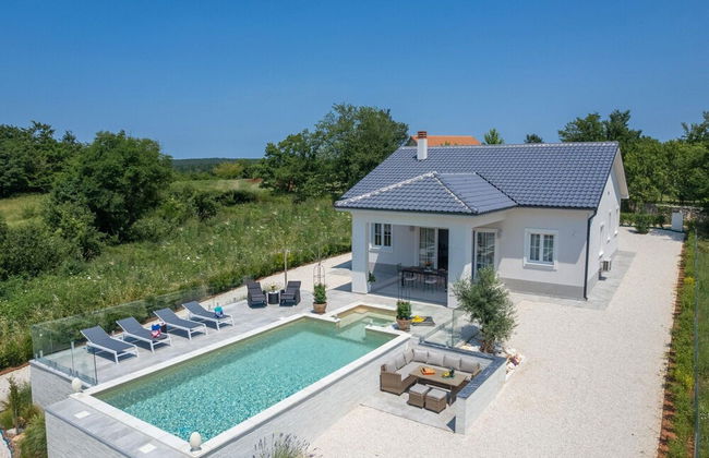 Modern Villa With Swimming Pool and Fenced Garden - Foto 29