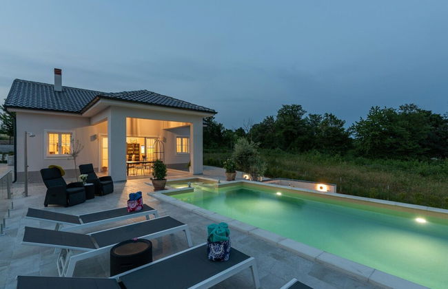 Modern Villa With Swimming Pool and Fenced Garden - Foto 19