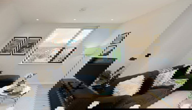 Foto 1 - The Brondesbury Place - Bright 2bdr Flat With Balcony + Parking