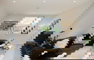Foto 1 - The Brondesbury Place - Bright 2bdr Flat With Balcony + Parking