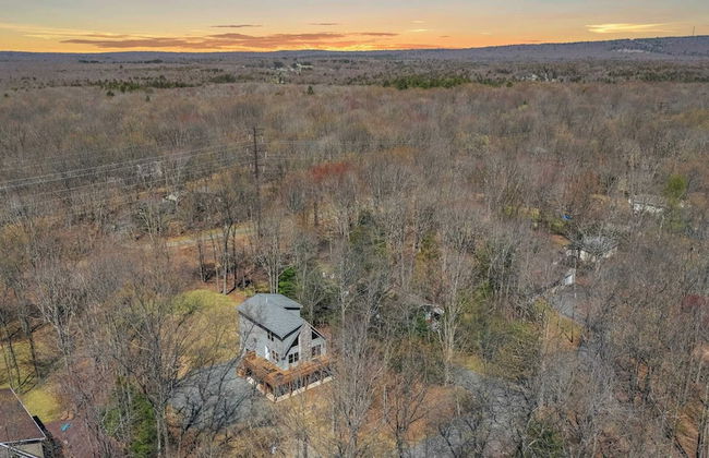 Hickory Haven by Avantstay Hot Tub, Game Room, Theater, Deck - Photo 42