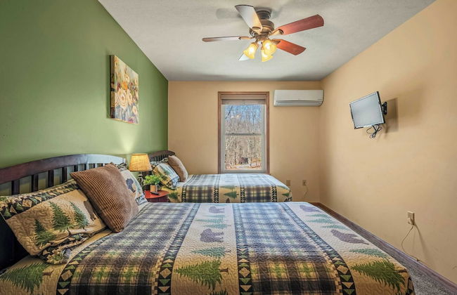 Hickory Haven by Avantstay Hot Tub, Game Room, Theater, Deck - Photo 30