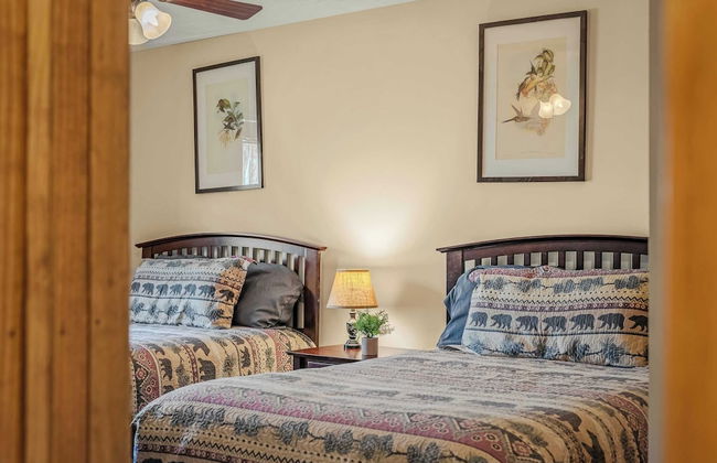 Hickory Haven by Avantstay Hot Tub, Game Room, Theater, Deck - Photo 23