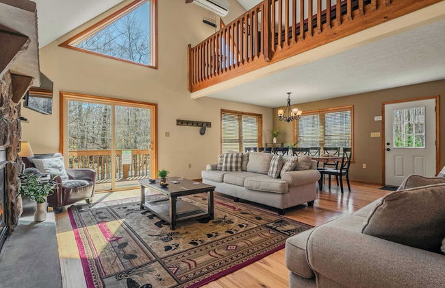 Hickory Haven by Avantstay Hot Tub, Game Room, Theater, Deck - Photo 1