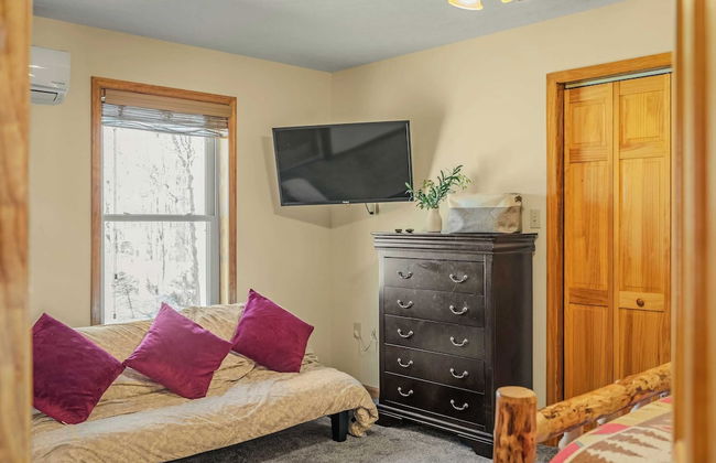 Hickory Haven by Avantstay Hot Tub, Game Room, Theater, Deck - Photo 26