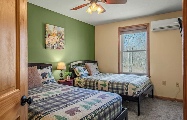 Hickory Haven by Avantstay Hot Tub, Game Room, Theater, Deck - Photo 31