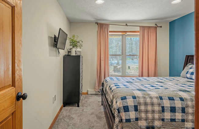 Hickory Haven by Avantstay Hot Tub, Game Room, Theater, Deck - Photo 17