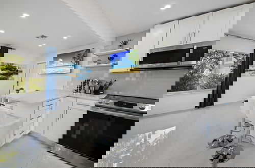 Photo 8 - Bnb Hyperion - Modern 1B Haven in Fort Lauderdale