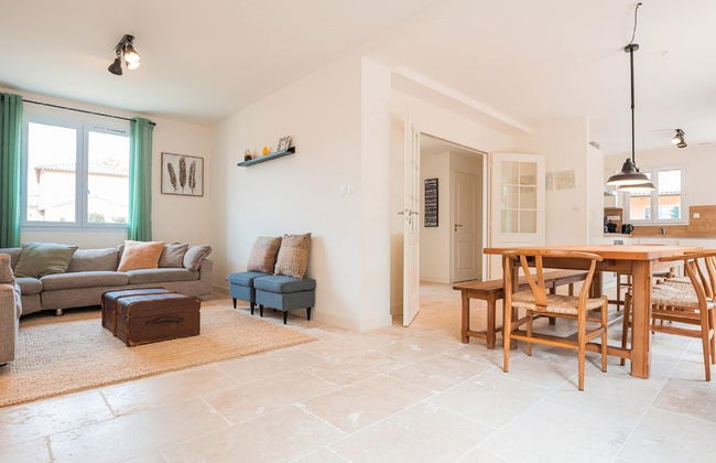 Spacious and Modern Villa With Large Garden and BBQ Area - Foto 17