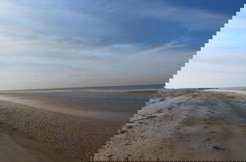 Foto 38 - Peaceful Holiday Home in Renesse With Garden