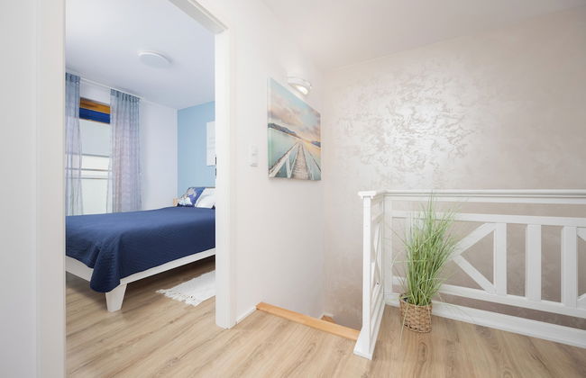 Bielawska Marina Apartment by Renters - Photo 17
