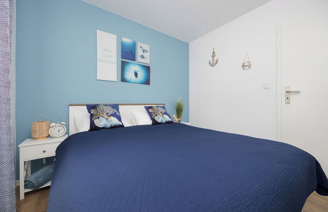 Bielawska Marina Apartment by Renters - Photo 2