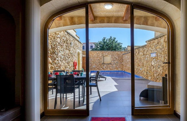 A Stunning Pet Friendly Villa With a Pool Gozo - Photo 30