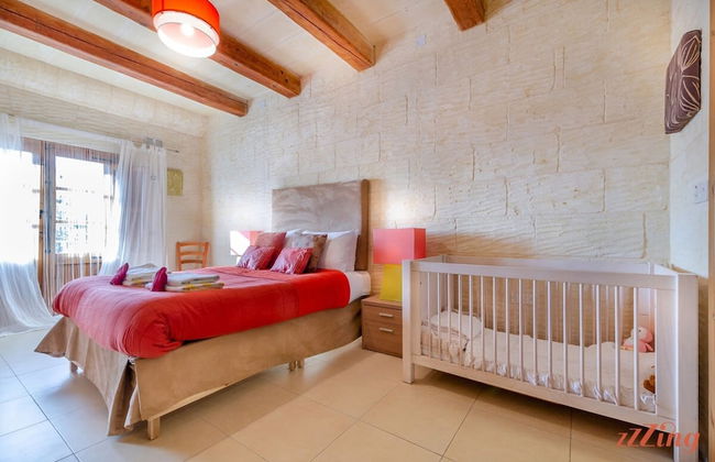 A Stunning Pet Friendly Villa With a Pool Gozo - Photo 12