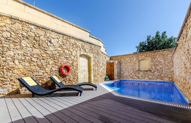 A Stunning Pet Friendly Villa With a Pool Gozo - Photo 21