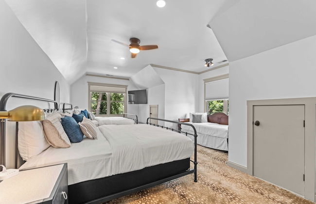 Paradise Pointe by Avantstay Lakefront + Views + Playset - Photo 43