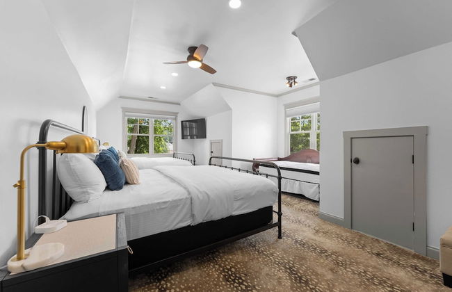 Paradise Pointe by Avantstay Lakefront + Views + Playset - Photo 5