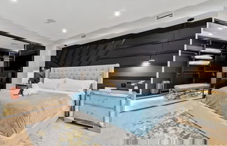 Foto 3 - Luxury Clarendon 4-BR Homestay - McVeigh