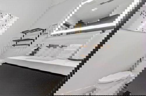 Foto 48 - Luxury Clarendon 4-BR Homestay - McVeigh