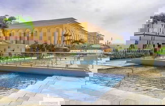 Foto 1 - COZI Modern Luxury Residences