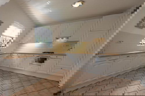 Foto 58 - Stylish and Modern Furnished Holiday Villa