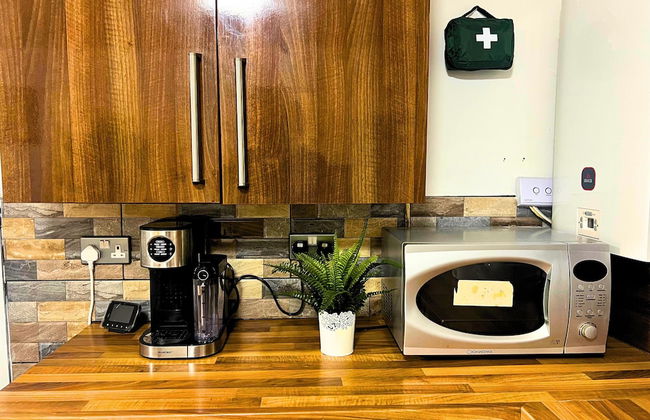 City Nearby - Parking - Wifi - Garden - Sleeps 4 - Foto 12