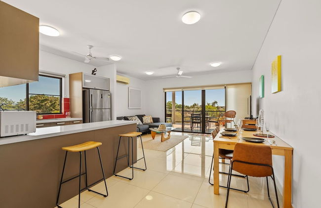 Yanti at Nightcliff Foreshore Pool Shops Cafe - Foto 14