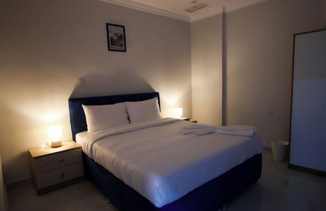 STAR NIGHT FURNISHED APARTMENTS - Photo 33