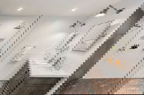 Foto 24 - Silver Screen by Avantstay Luxe Backyard Escape