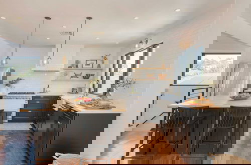 Foto 7 - Silver Screen by Avantstay Luxe Backyard Escape