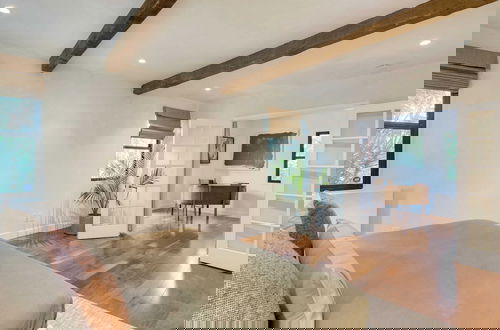 Foto 21 - Silver Screen by Avantstay Luxe Backyard Escape